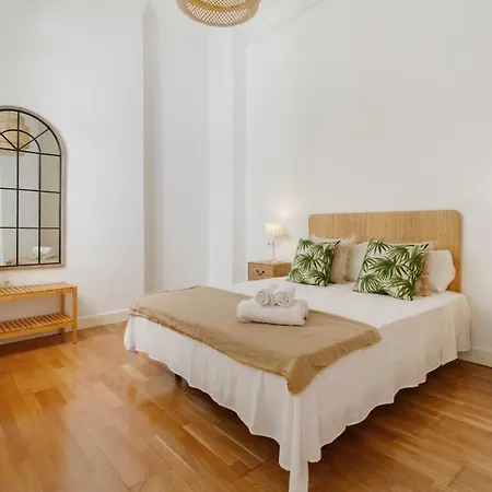 Del Parque Flats Letran